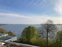 Blick vom Balkon toll zum Schiffe beobachten