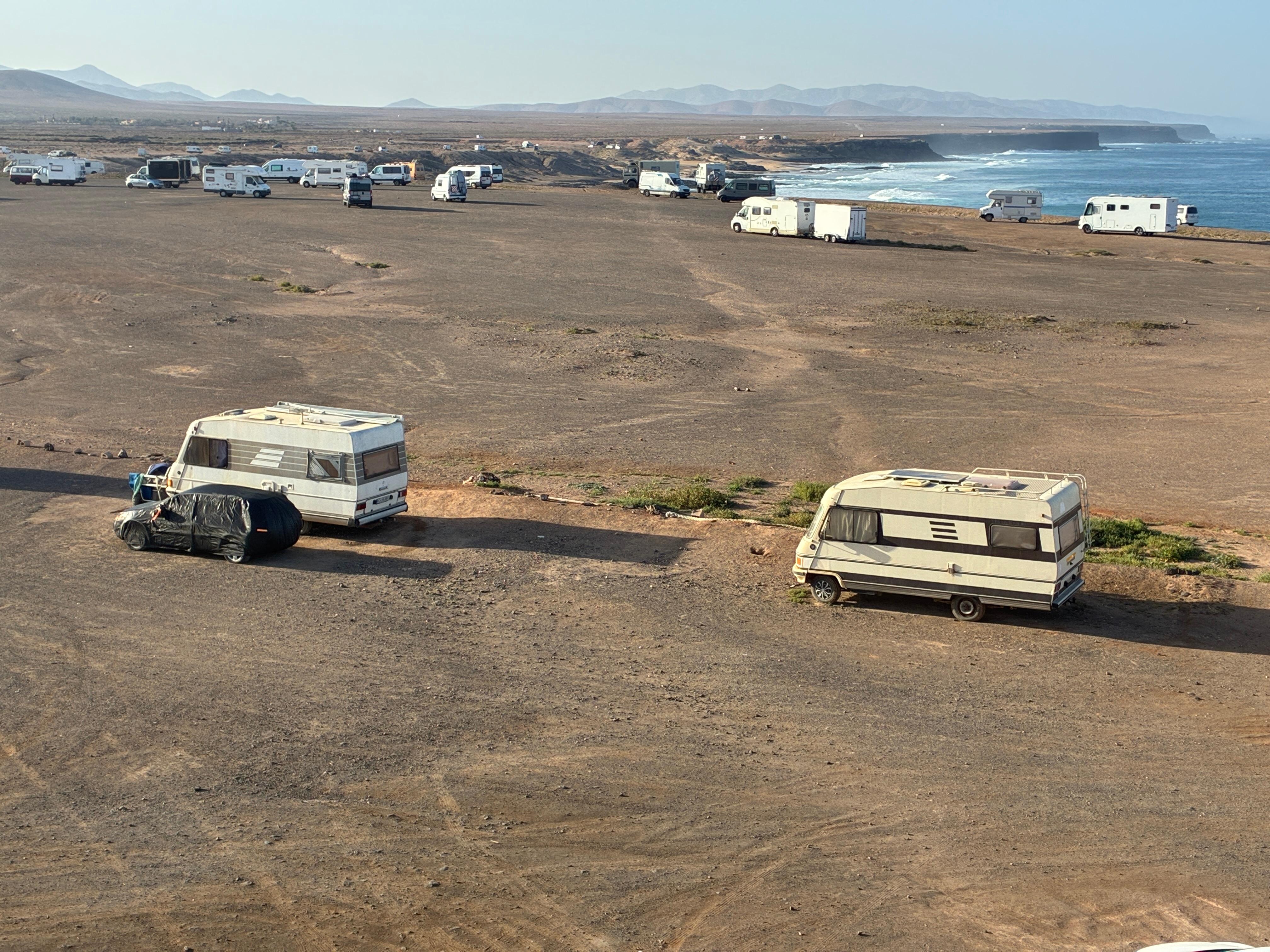 wie gesagt: ein bisschen viele Wohnmobile auf dem "Parkplatz" vor dem Haus