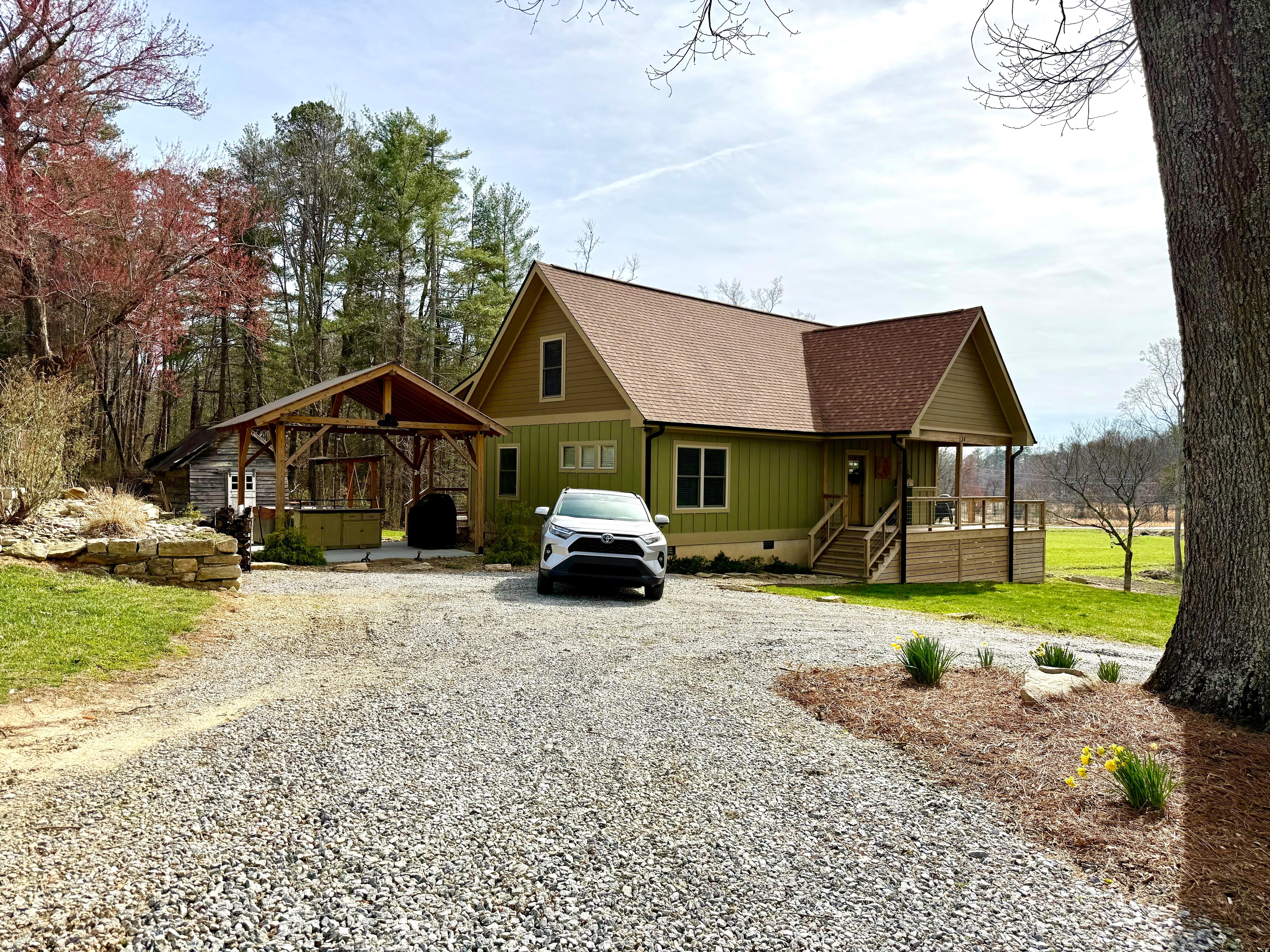 Gravel driveway, newer pavilion built over the grill & next to the hot tub, not shown in listing pics. 