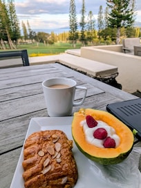 Breakfast views w visits from Hawaiian cardinals!