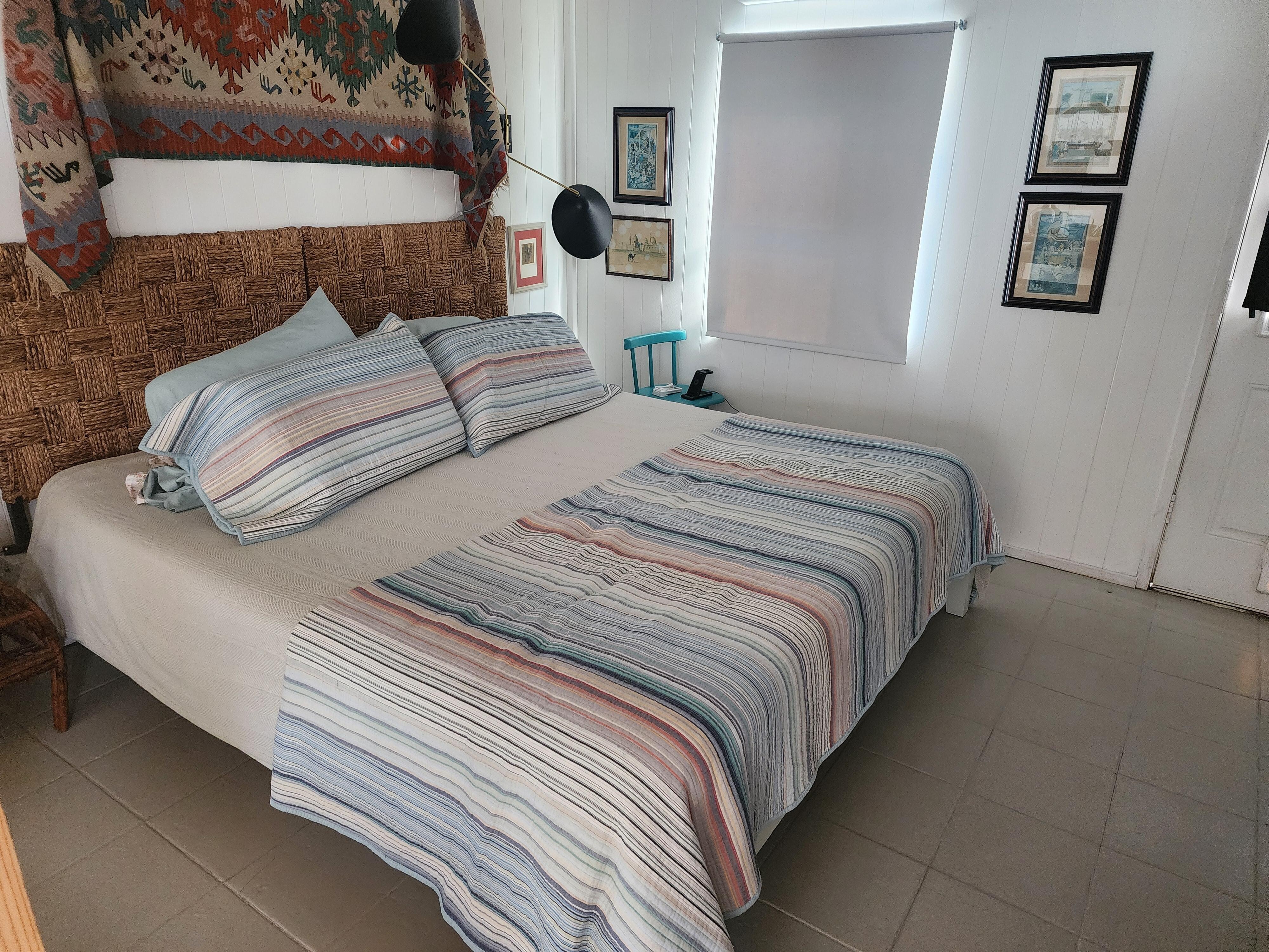 Very comfy bed and easy access to back patio with chairs 