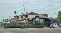 The Old Spaghetti Factory is just down a block! Super wonderful for families.