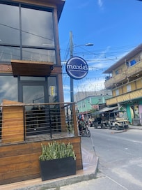Excellent restaurant best drinks on the island