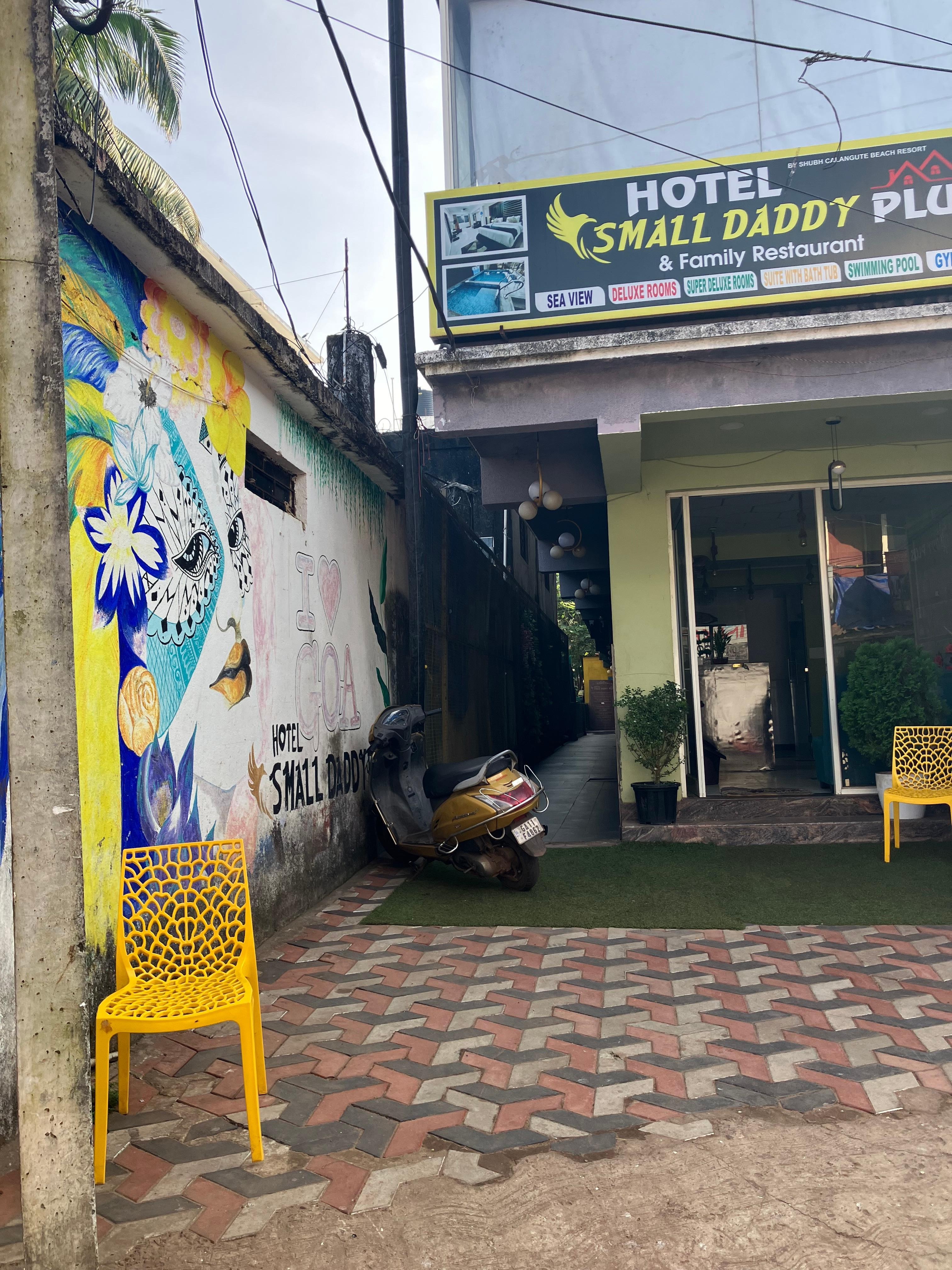 This is actually FabHotel Little Daddy Hotel Calengute from outside and nothing like the photo they have posted!