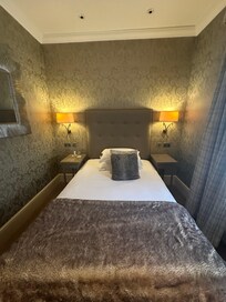 Room 320