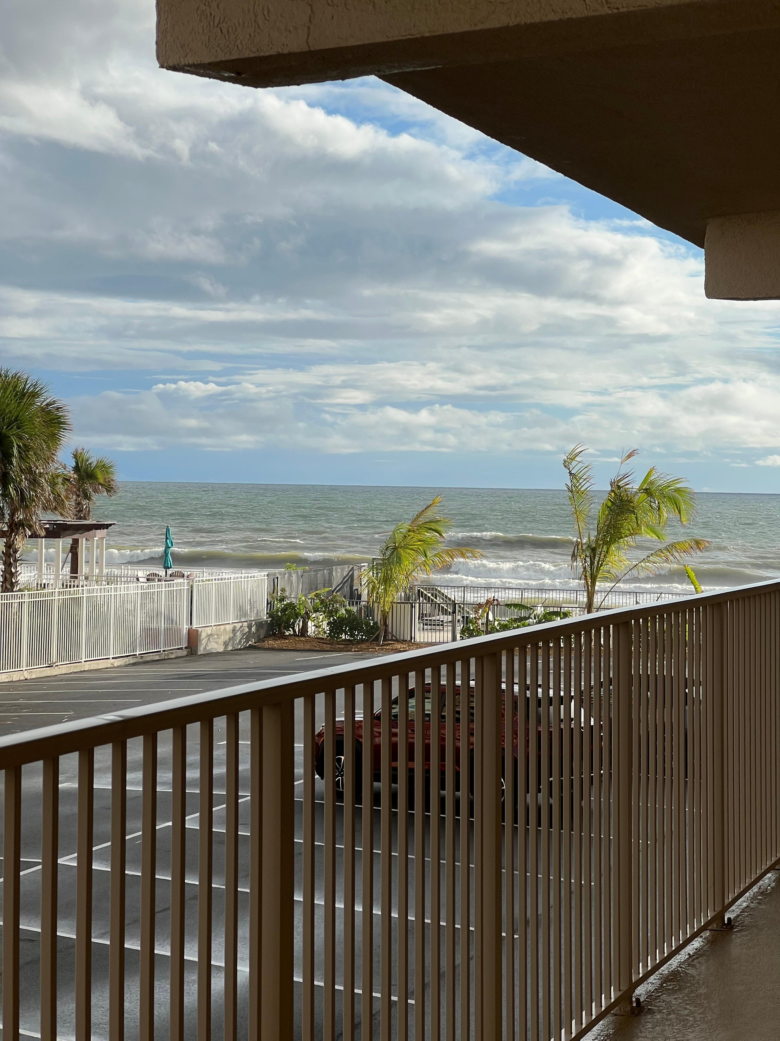 All rooms facing ocean and nice chairs and table 