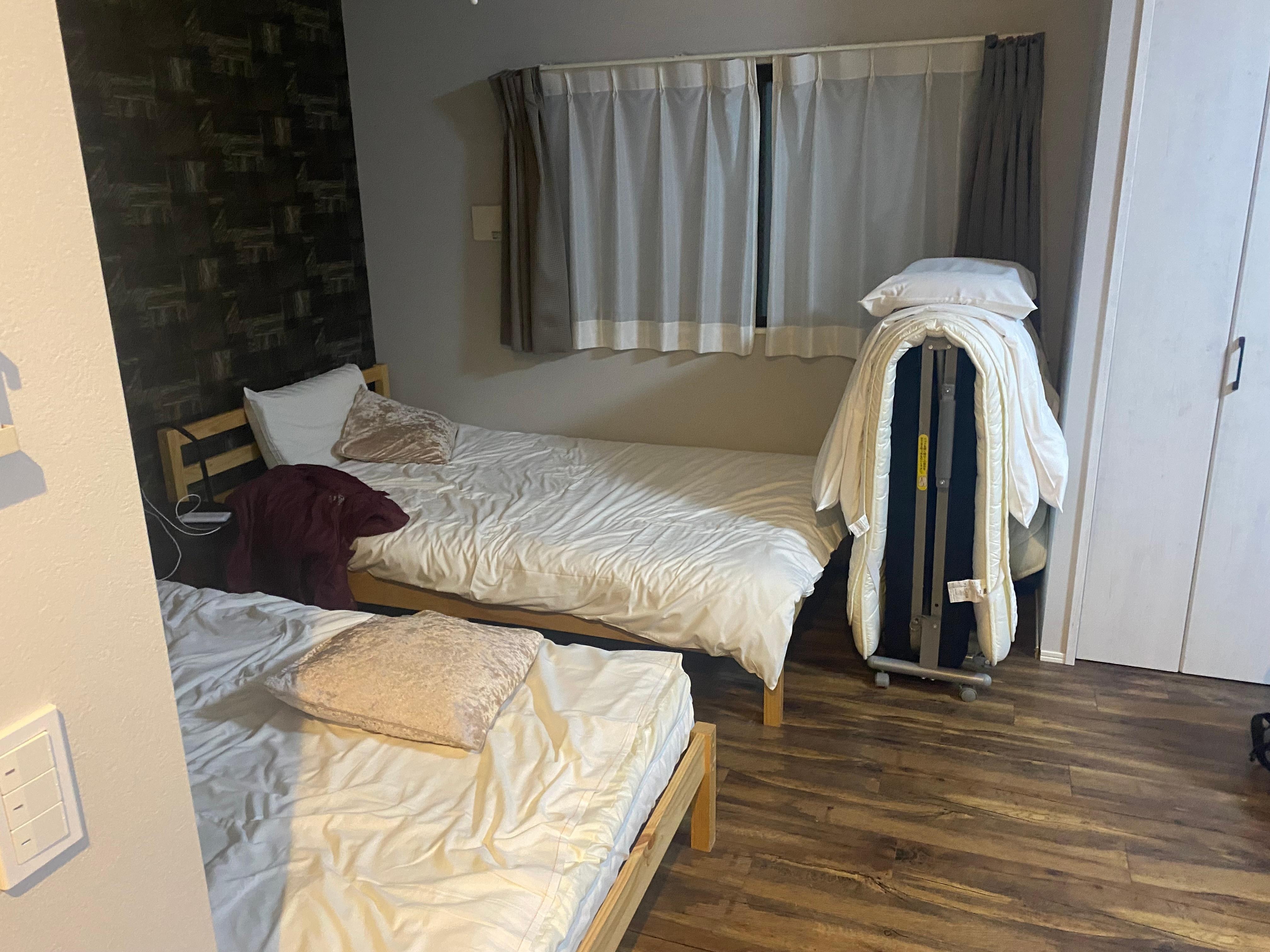 La cama que dejaron estaba incómoda 