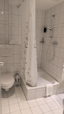 Bad einfach, aber sauber und übersichtlich.