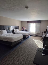 2 Queen bedroom