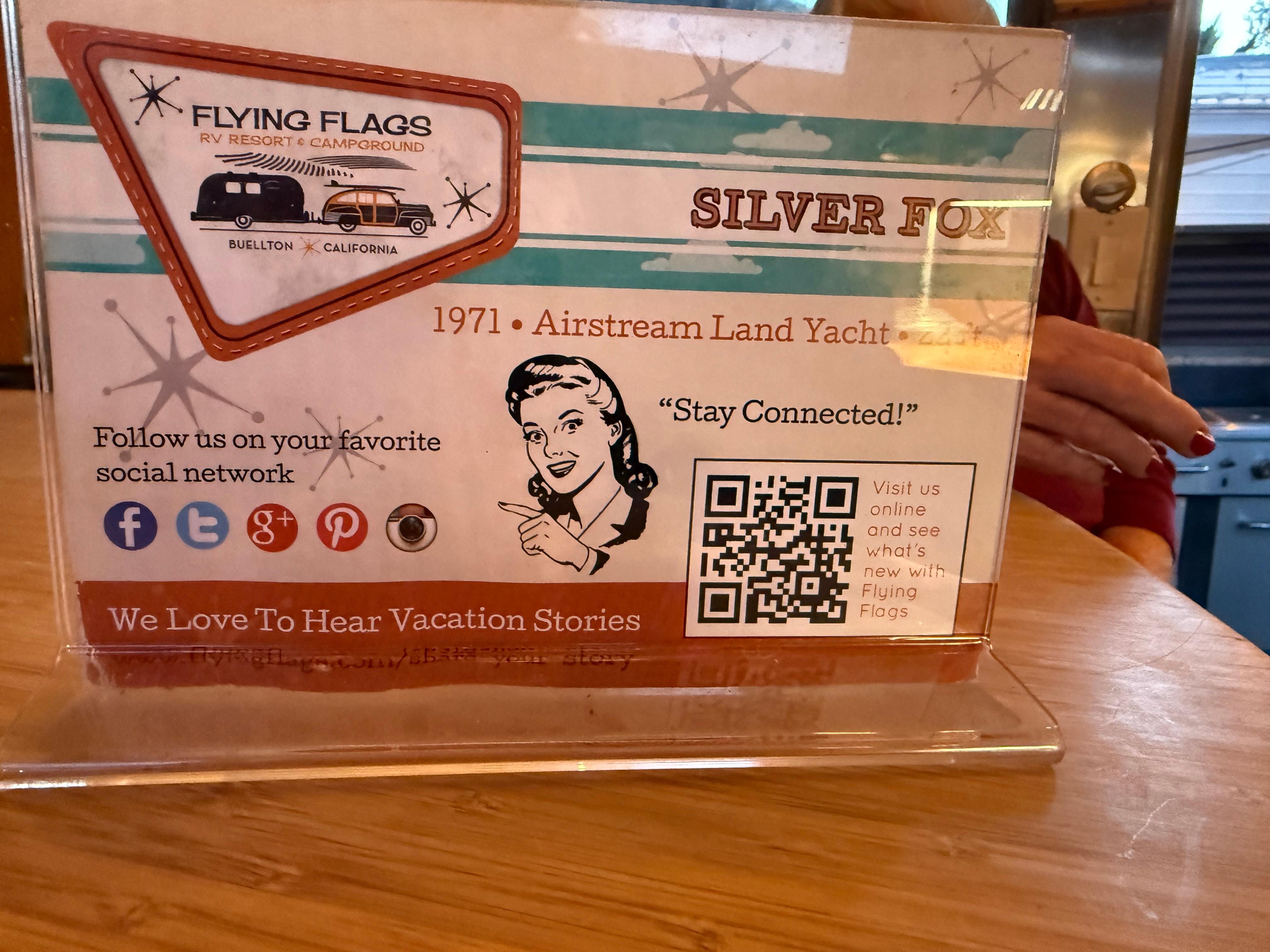 Trailer description 1971 Airstream Land Yacht