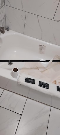 Shower cartáin in tube wouldn't stay up