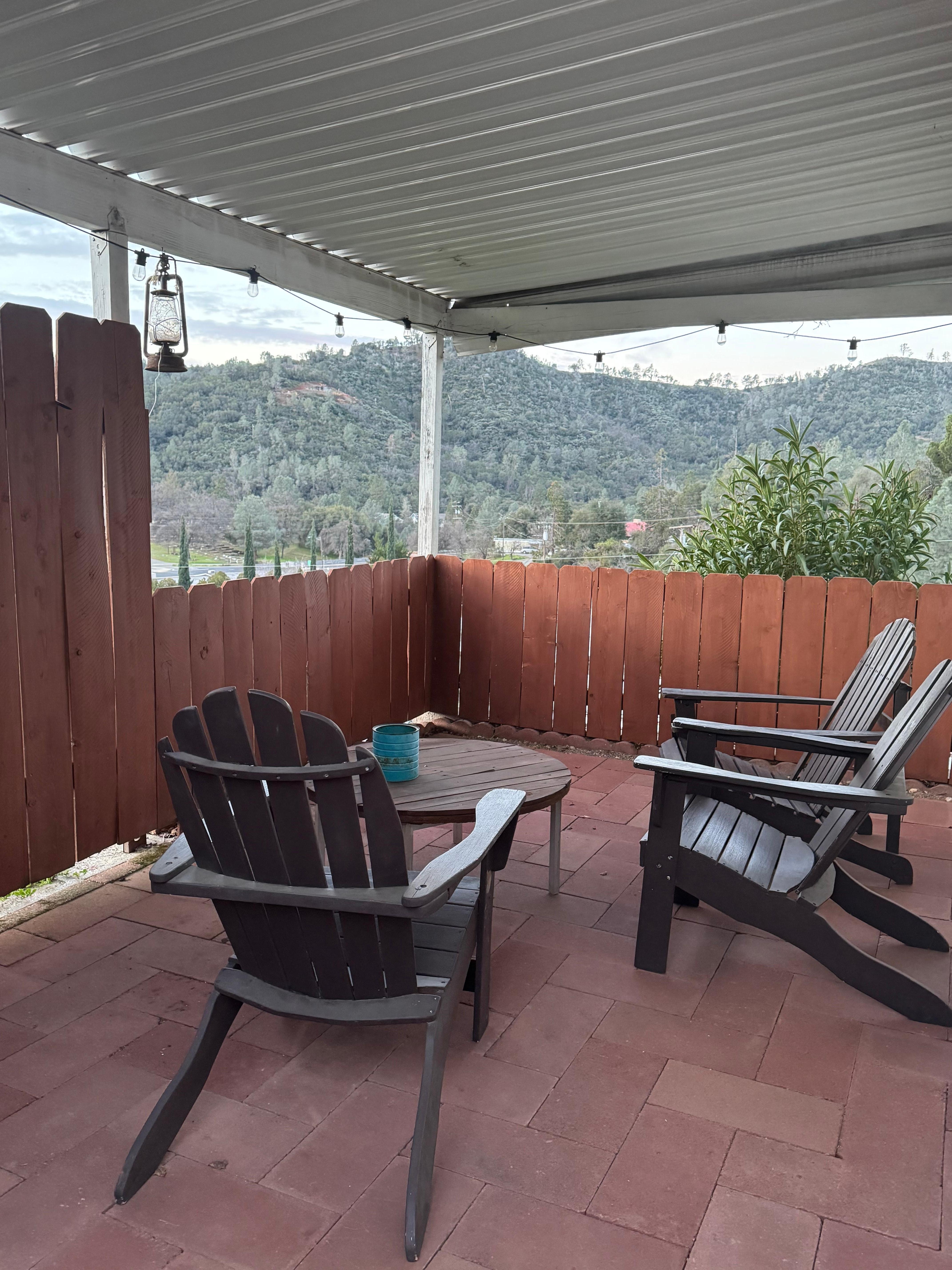 Enjoyed coffee in the porch. The weather was very nice! 