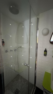 Bad med nattbelysning