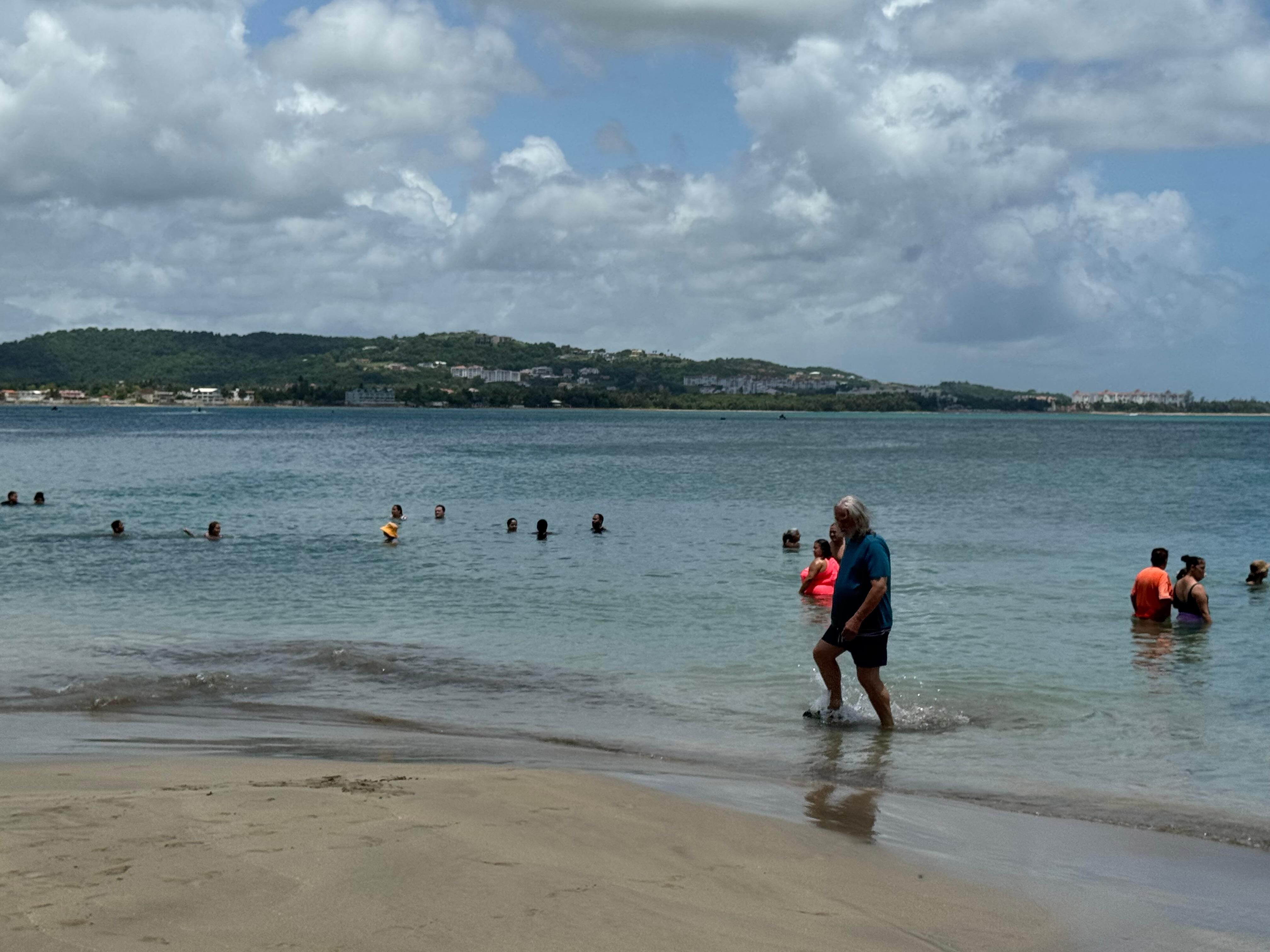 Luquillo beach lots of food and restrooms with showers 