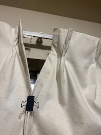 Curtains donāt close.