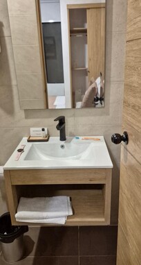 Limpio y con agua caliente