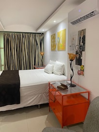 Twiggy. Changed rooms for better Wifi