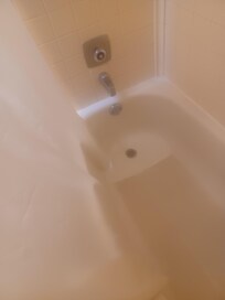 Bath tub was peeling