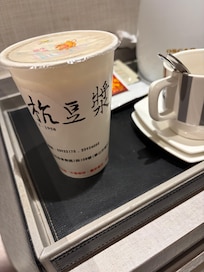 前日に依頼すれば、限られたメニューですが、部屋に配達してくれます。