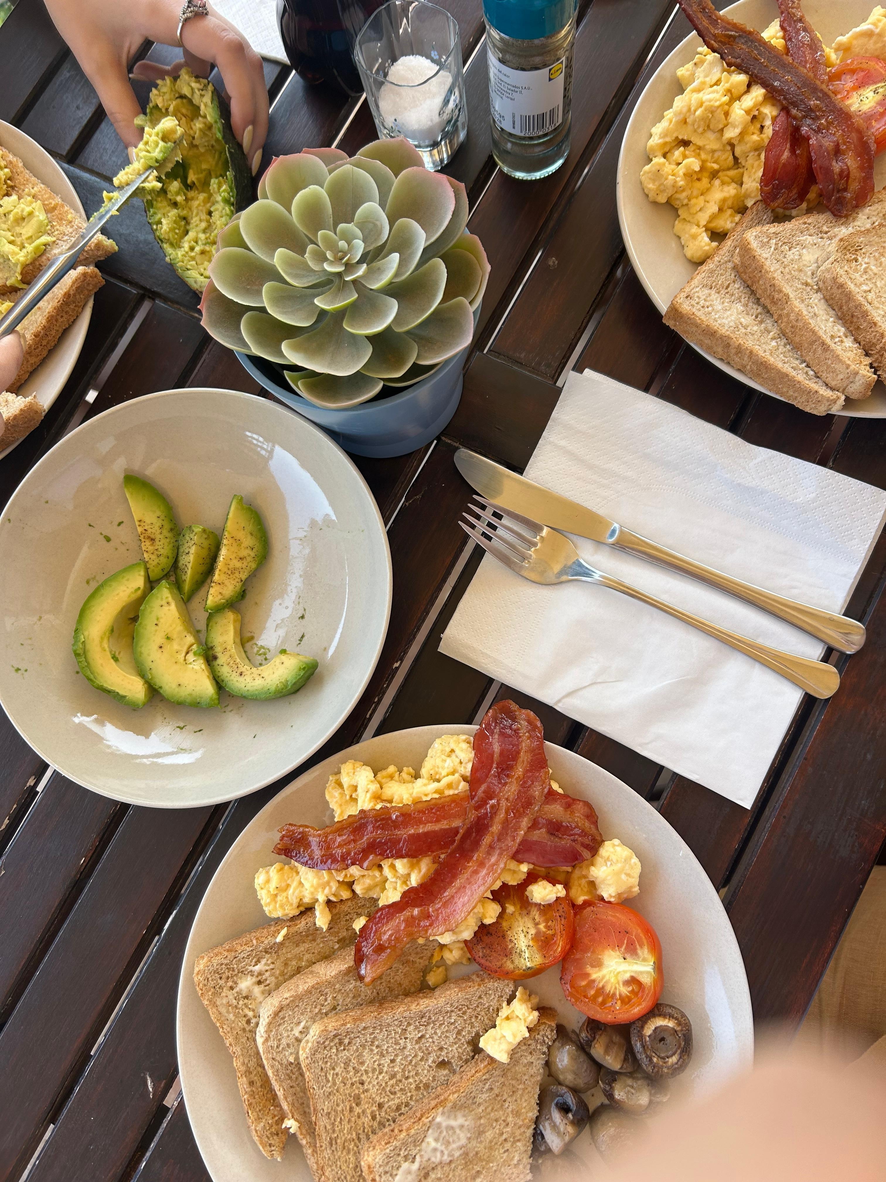 Breakfast on the balcony 