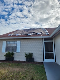 Property manager asked me "why does it matter if it looks like that" because I wouldnt have paid so much for this rental with so many others to choose from.