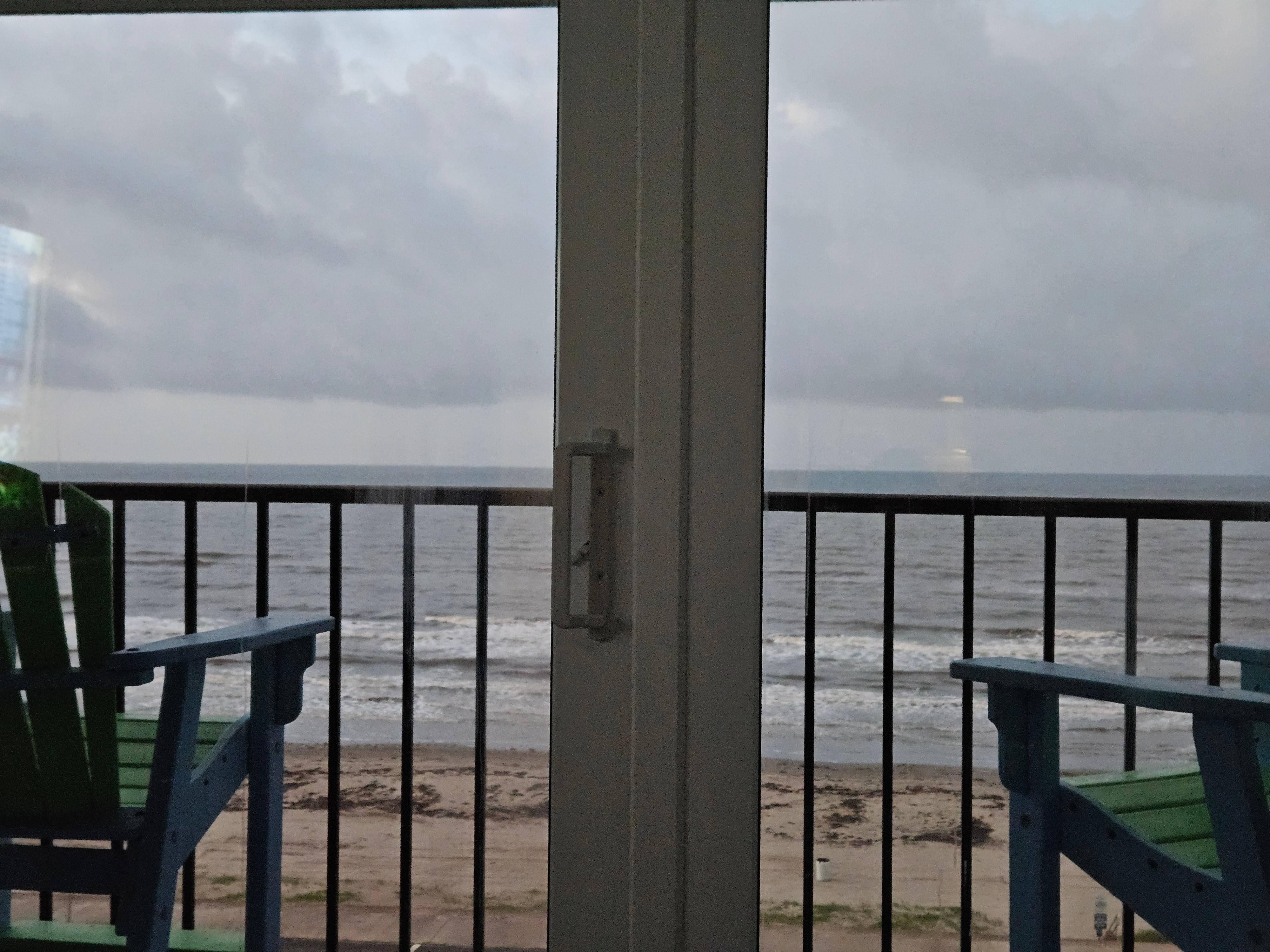 Those chairs are so comfortable. We dozed in them while enjoying that beautiful view. 