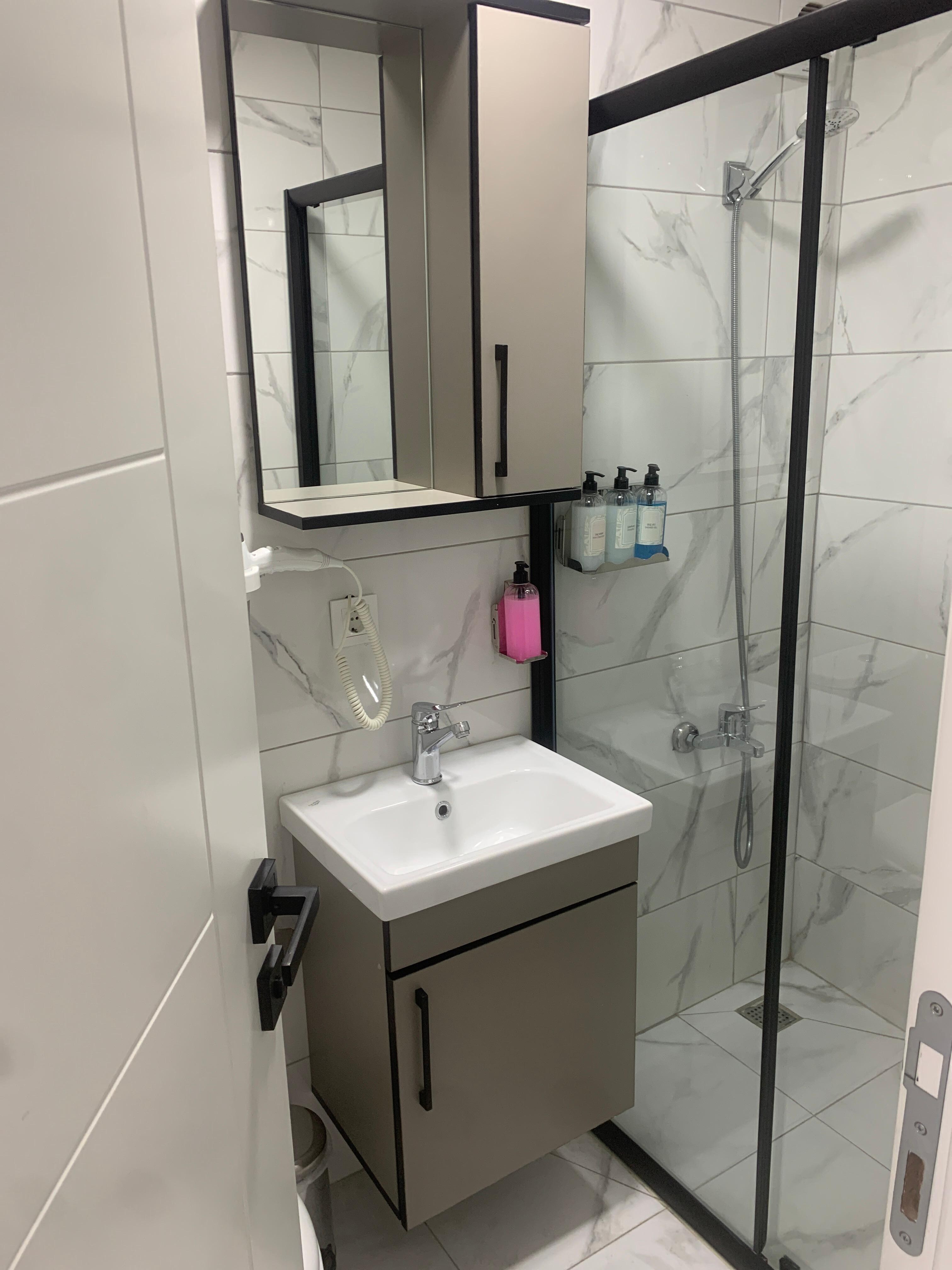 Lucky Hotel Istanbul Bathroom is very clean and spacious