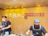 ホテル近くの有名な魯肉飯の店。