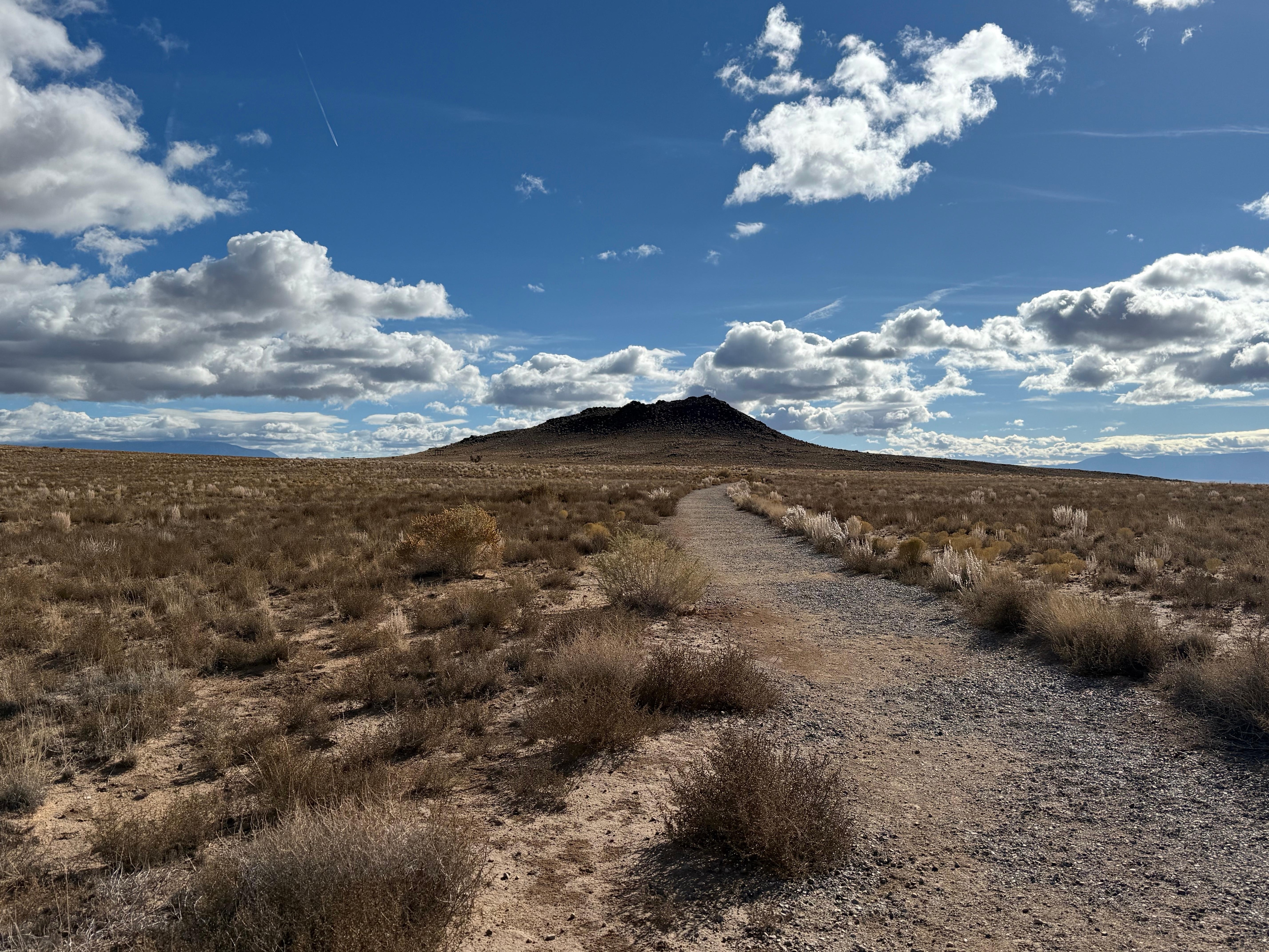 Volcanoes Hiking Trail in Petroglyphs National Monument 