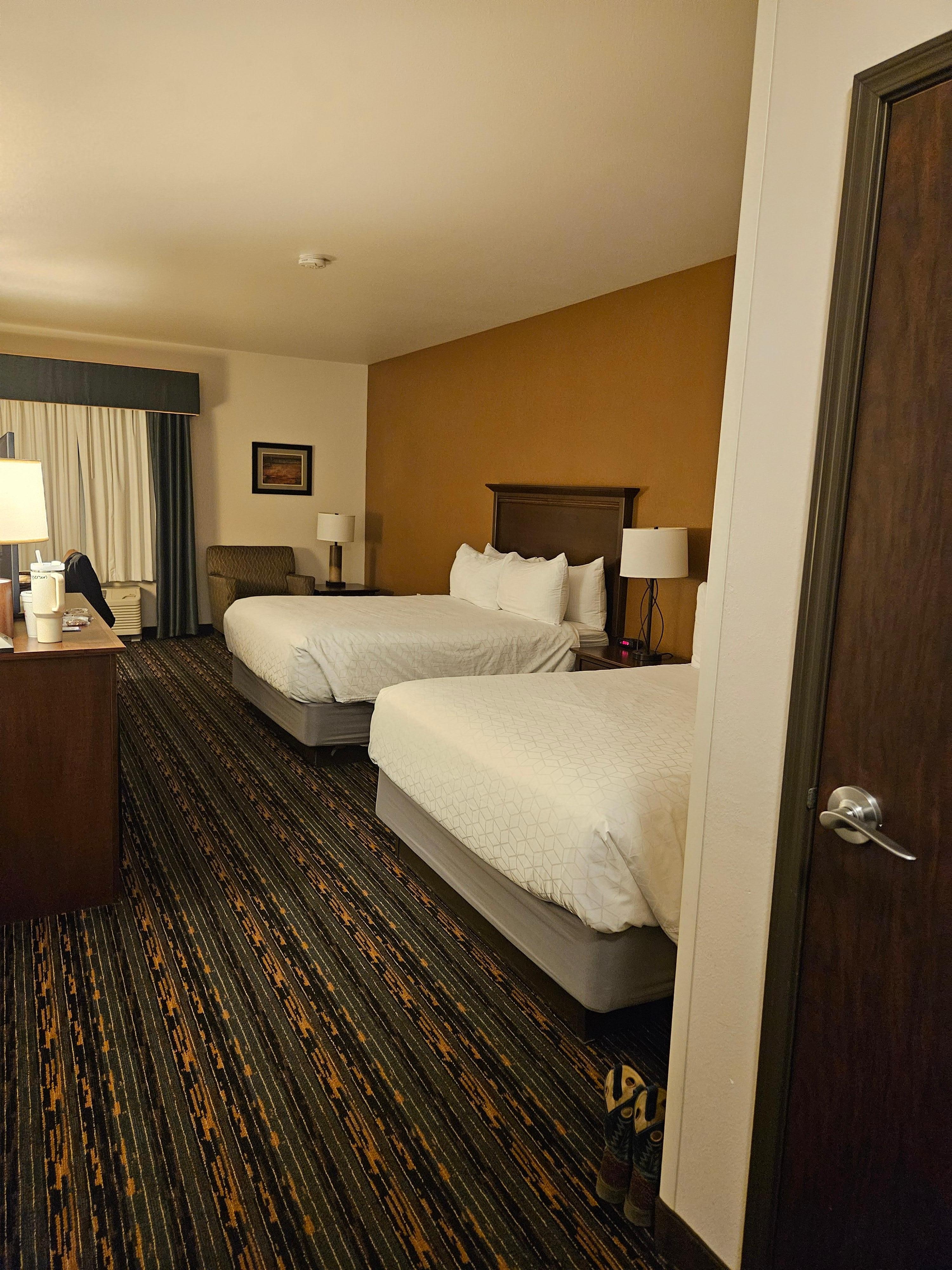 Nice, clean rooms. Comfortable beds and pillows. 