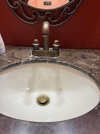 no handles on knob on main floor