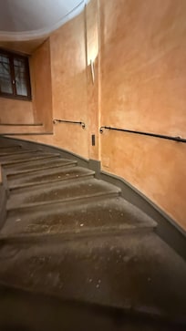 お部屋までは螺旋状の階段