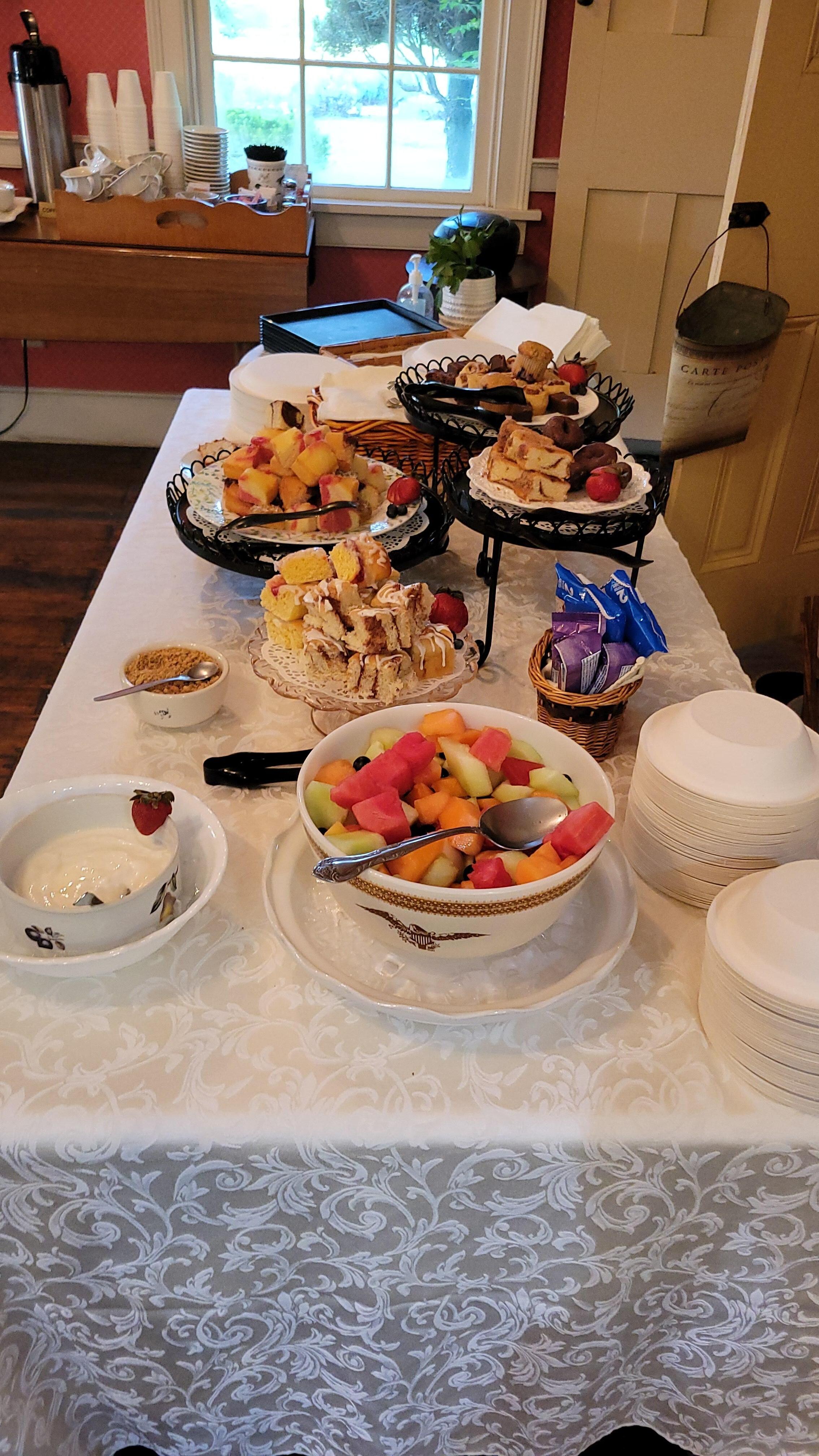 Excellent breakfast.  Eggs, sausage, corned beef hash, oatmeal, cereal, and lots of amenities.