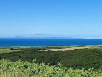 晴れた日にはオホーツク海とサハリンの先にはサハリンが!