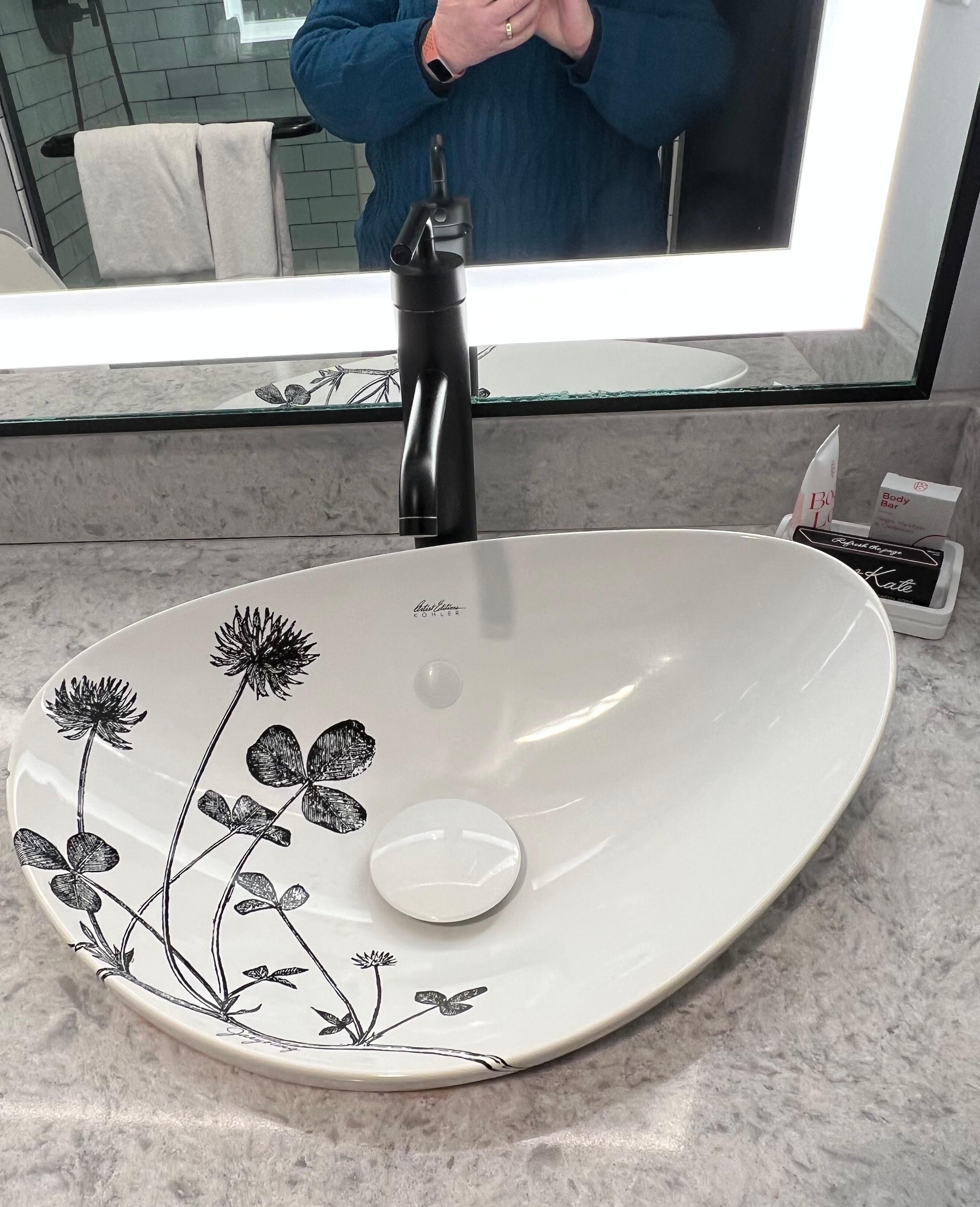 Pretty sink in the bathroom