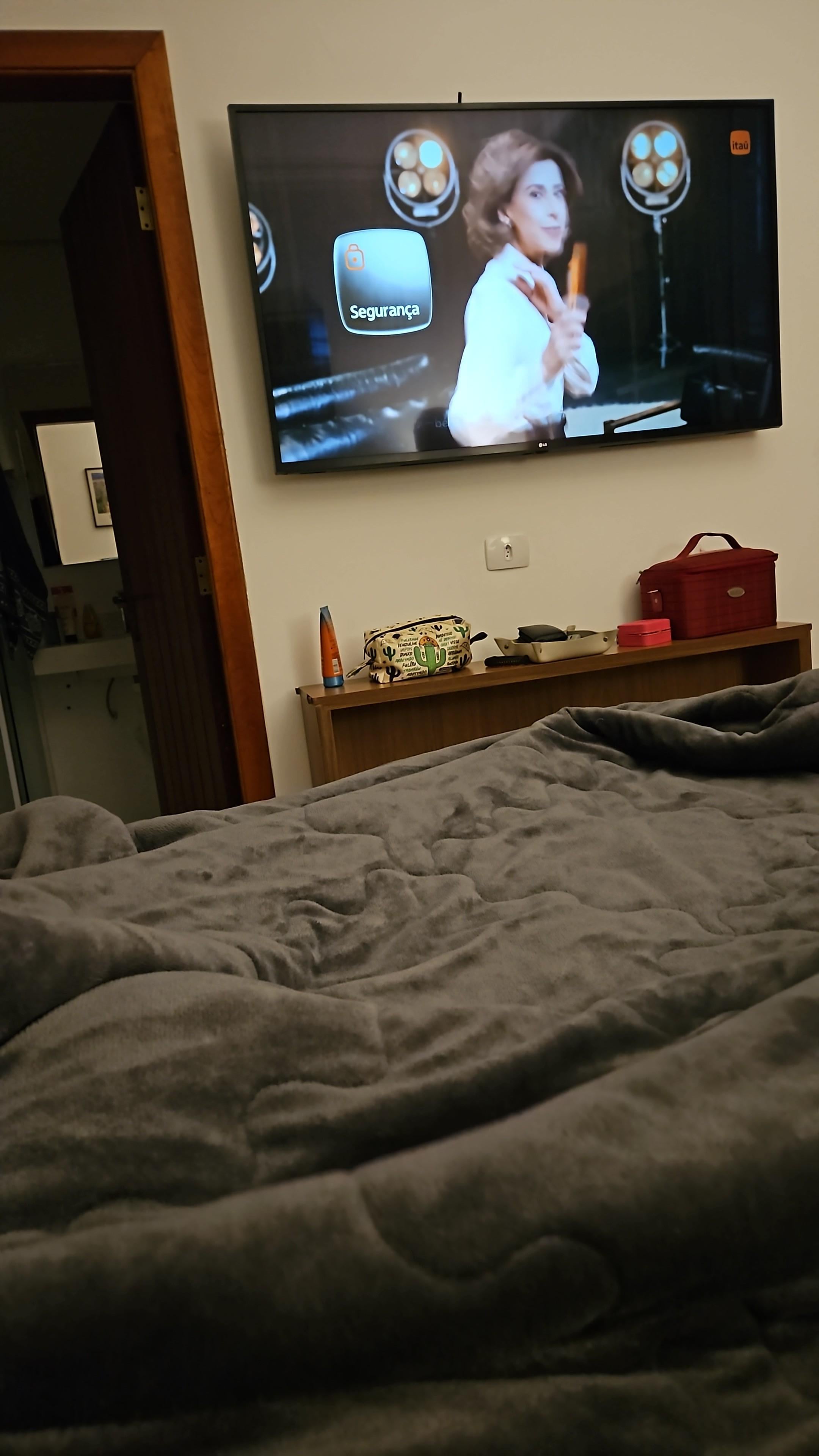 Televisão do quarto 