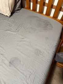 Sheets with stains
Dirty? Clean?