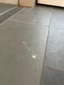 Kaugummi oä im Badezimmer