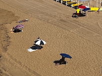 Hoch über dem Strand