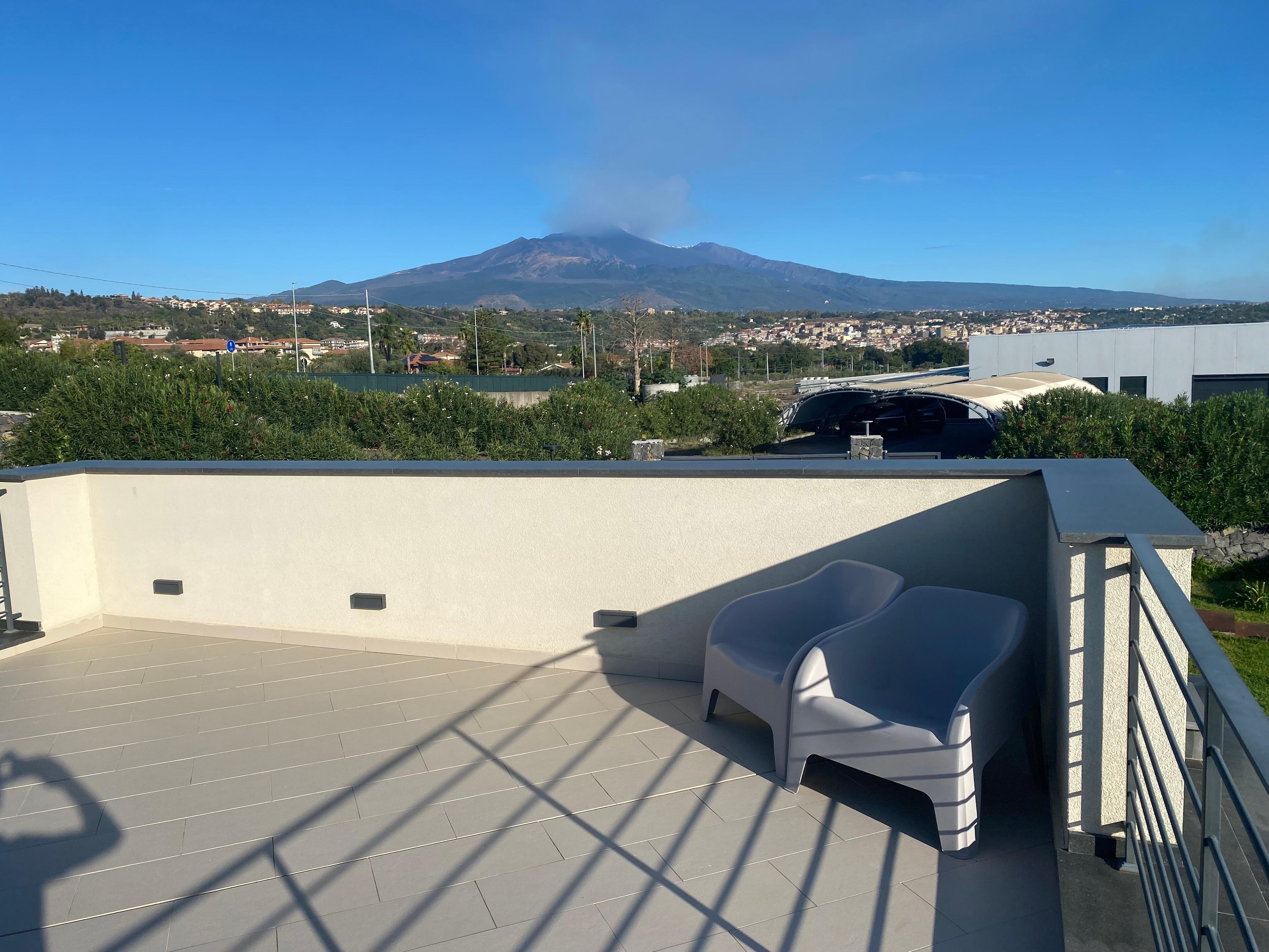 Du balcon supérieur, vue sur l’Etna.