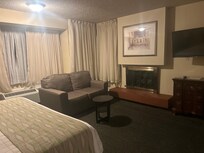 A giant king bed with a fire place 👍