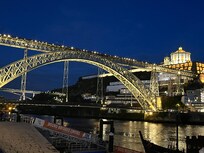 Den berömda bron ritad av G Eiffel