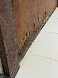 Trasig dörr wc dåligt