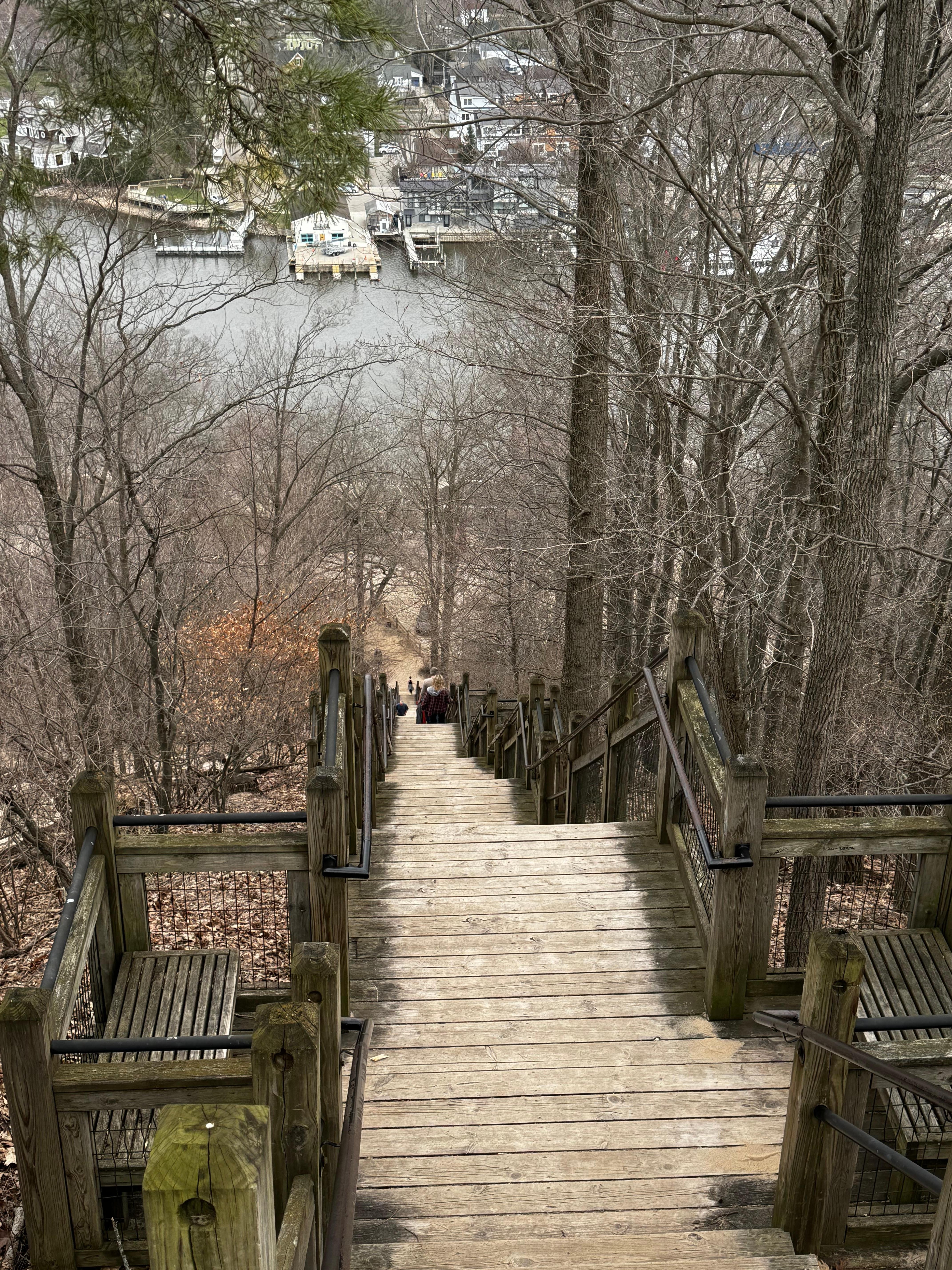 Steps down from radar dome