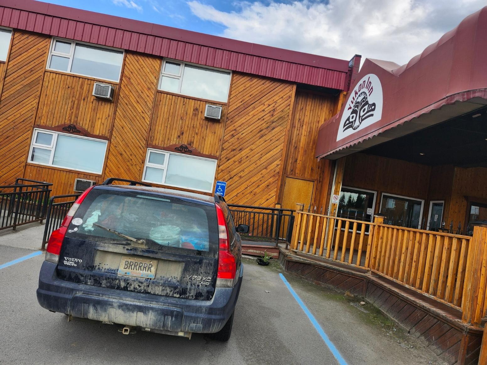Hotel entrance and a guest vehicle with a great license plate