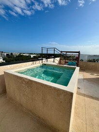 Roof
Top splash pool