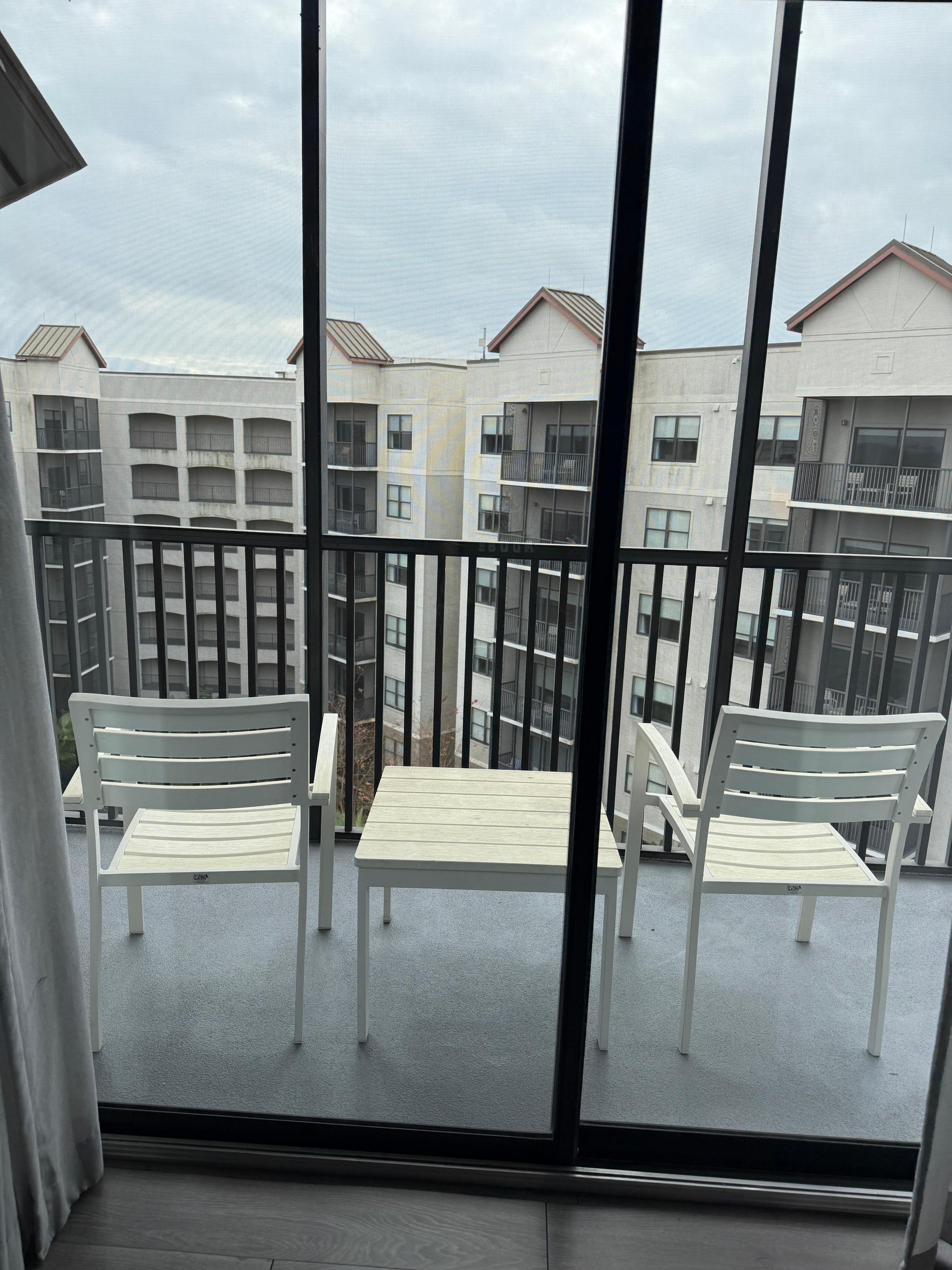 Balcony with courtyard views 