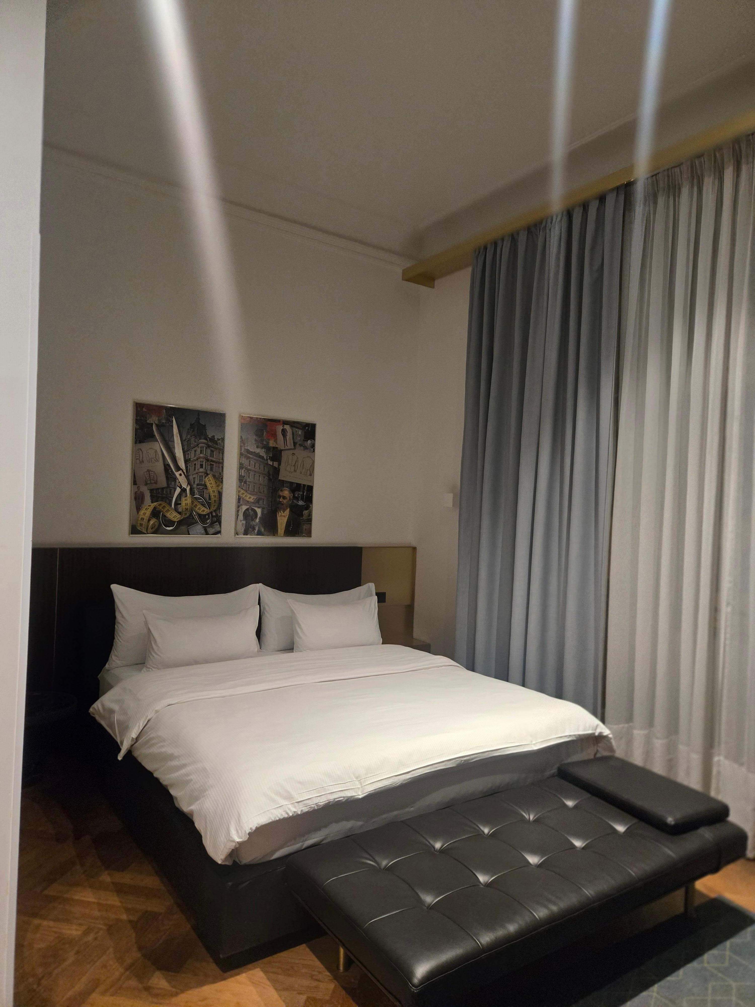 침대 편하고 넓어요.