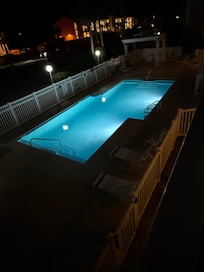 Pool with double entrance