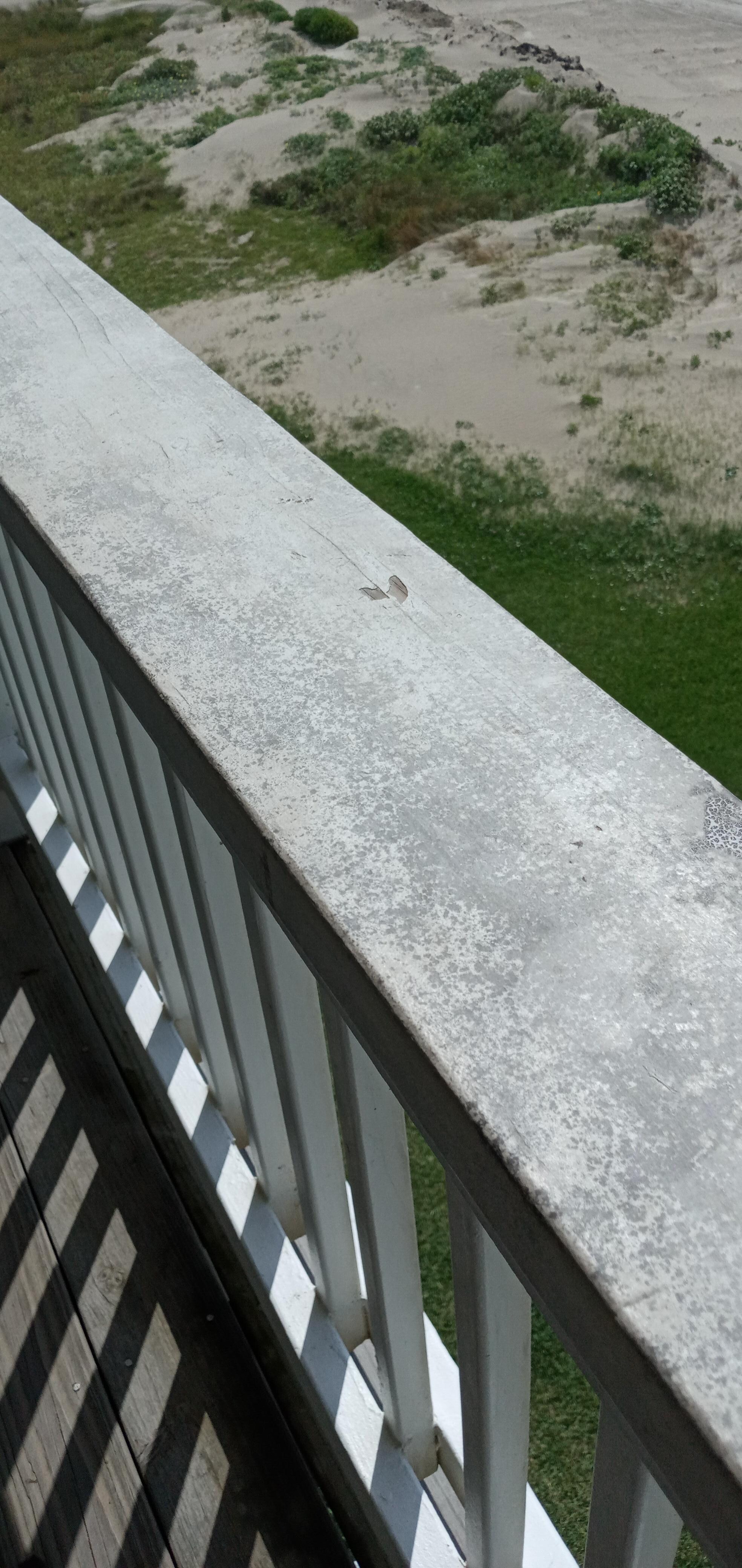 Balcony rail. The other rail is not like this so......???